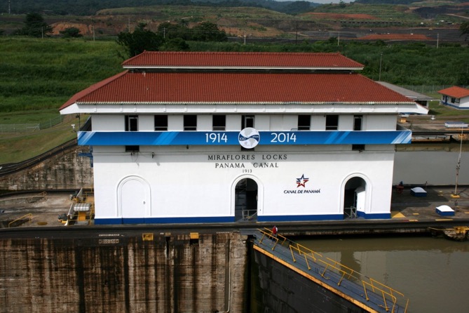 panama-cruise-panama-canal-crossing