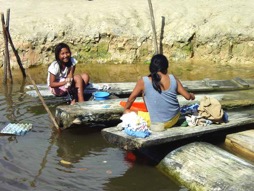 442-girls-doing-laundry