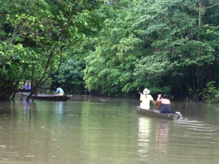 Amazon-River-QV-canoeing