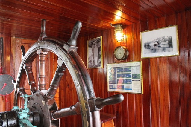 rio amazonas riverboat wheelhouse