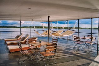 JungleExperiences-LaPerlaAmazonCruise-OutdoorLounge 1 4