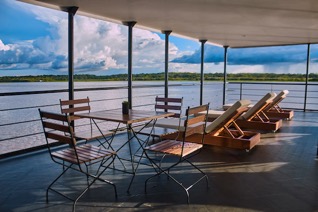 JungleExperiences-LaPerlaAmazonCruise-OutdoorLounge 1 8